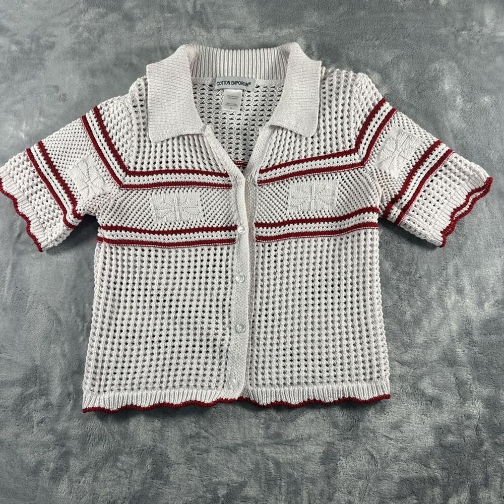 White and red open-knit crochet collared‎ top